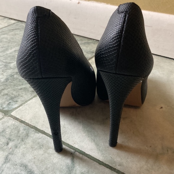 Black Jessica Simpson stilettos - Picture 2 of 8